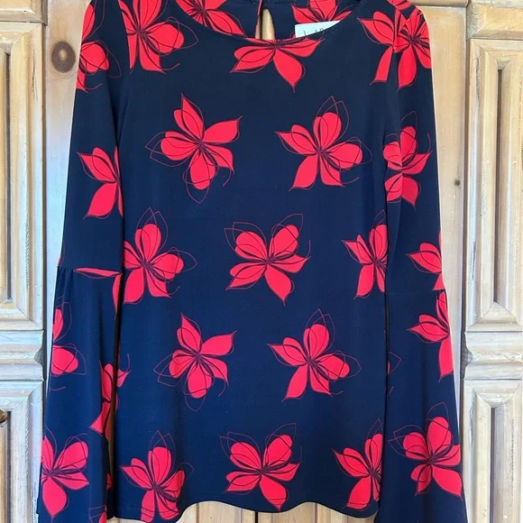 Joseph Ribkoff long bell sleeve fitted top, navy/ red, size 6, like new - Picture 2 of 2
